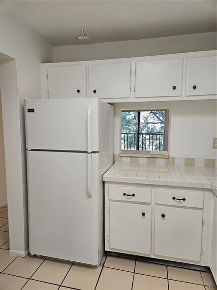 Building Photo - 7911 Colony Cir N