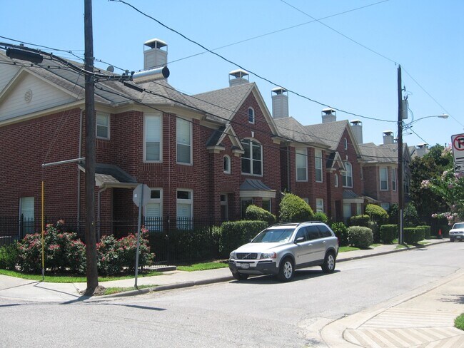 Building Photo - 2104 Gillette St