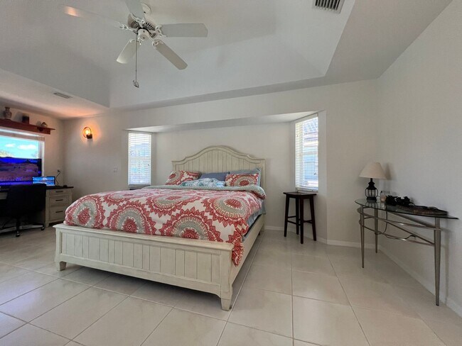 Building Photo - FURNISHED SHORT TERM RENTAL - 3 Bed / 2 Bath - Single Family Pool Home - $5,000/month ** Heated S...