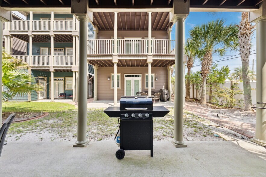 Building Photo - 6226 Thomas Dr