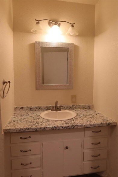 Building Photo - 1410 Sanders St