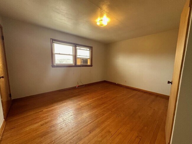 Building Photo - 215 Nolens Hill Rd