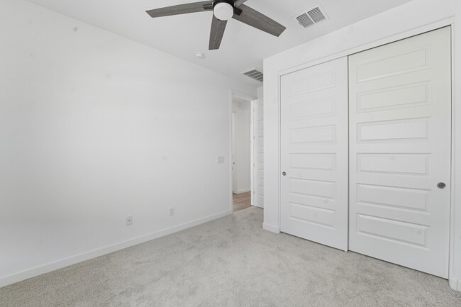 Building Photo - Like Brand New Luxurious Modern 3 Bedroom 2 Bath Townhome in Warner Meadow – Rare Rental Opportun...