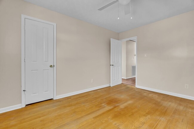 Building Photo - 306 Glancy St