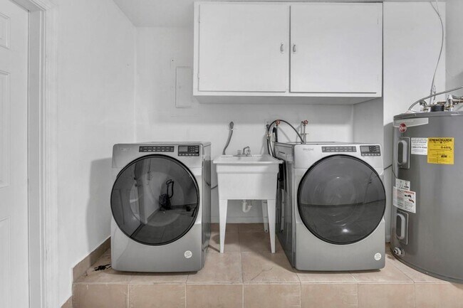 Building Photo - 290 NW 65th Ave