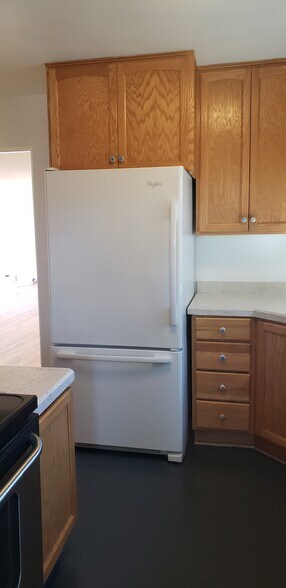 Building Photo - 901 Country Club Ave