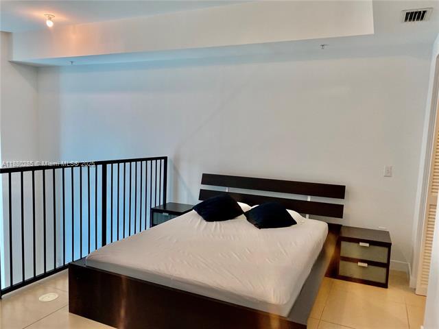 Building Photo - 300 S Biscayne Blvd