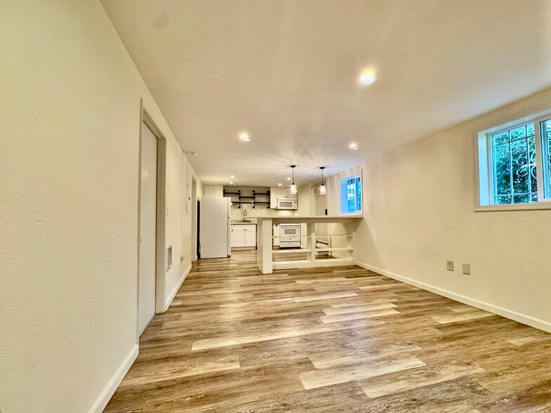 Building Photo - 1054 24th St