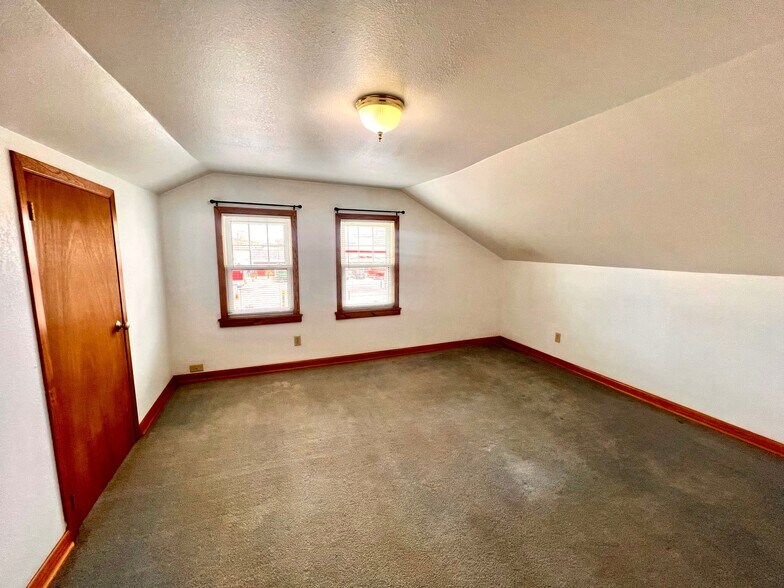 Building Photo - 1132 S 10th St