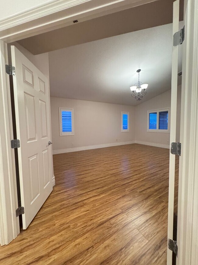 Building Photo - LUXURY LIVING • GOLF COURSE VIEW • GUARD-GATED COMMUNITY