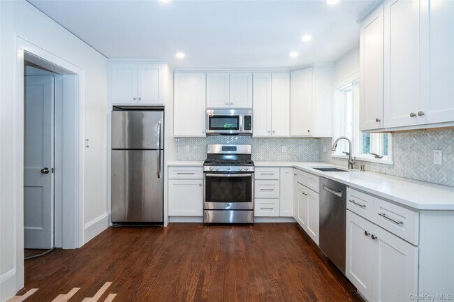Building Photo - 162 Rockingstone Ave