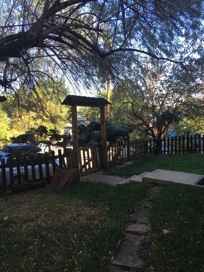 Building Photo - Lovely S. Boulder 5BD House on Open Space - Available June 1st!
