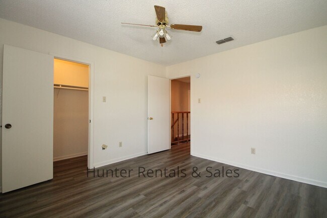 Building Photo - 3704 Hereford Ln