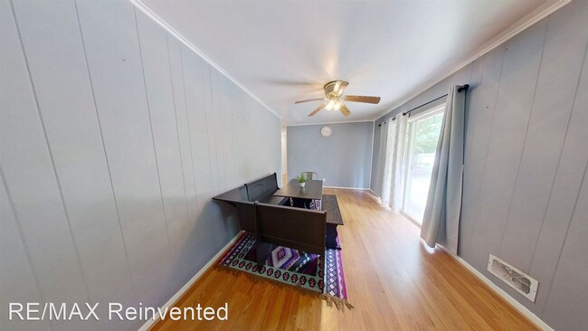 Building Photo - 3 br, 1.5 bath House - 1009 Seymour Dr.