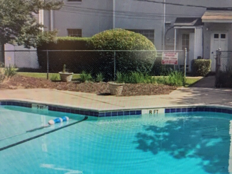 Building Photo - 2846 Walton Way