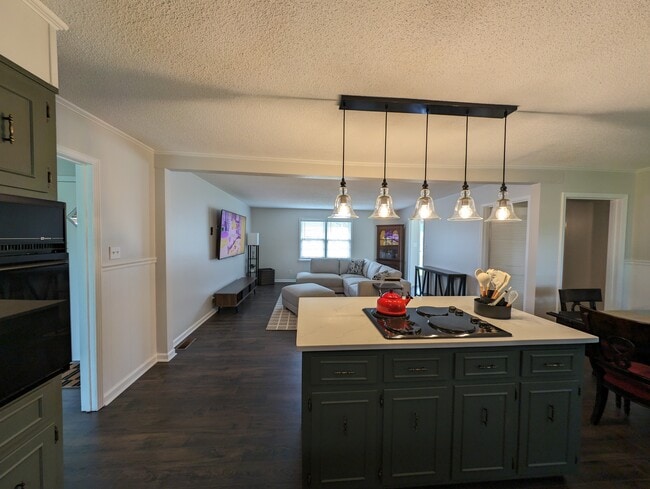 Building Photo - 35 Thomas Cove