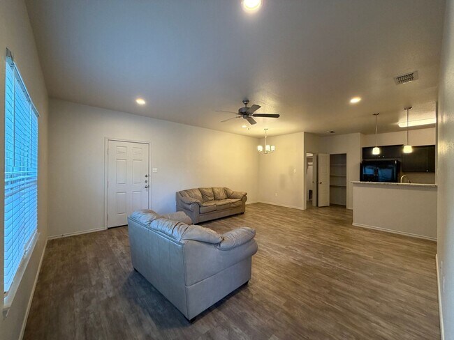 Building Photo - Luxury Town House in Southwest Lubbock