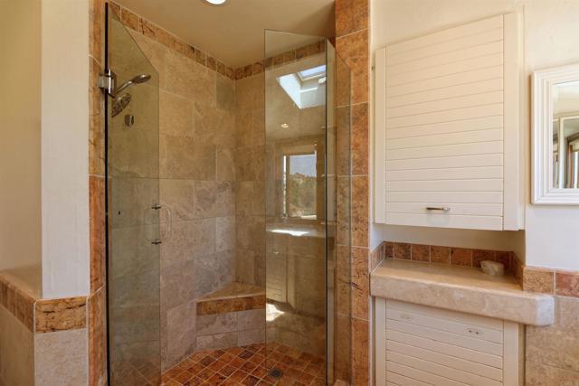 Building Photo - 6018 Avenida Chamnez