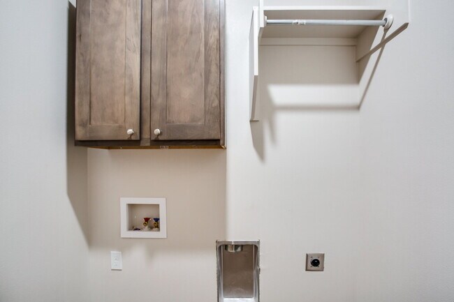 Building Photo - Beautiful New Townhome Located South of Town Near Cooper Elementary