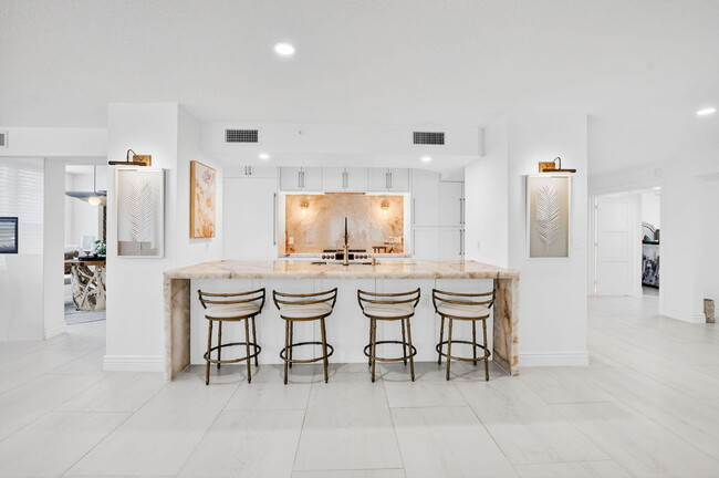 Building Photo - 7233 Promenade Dr