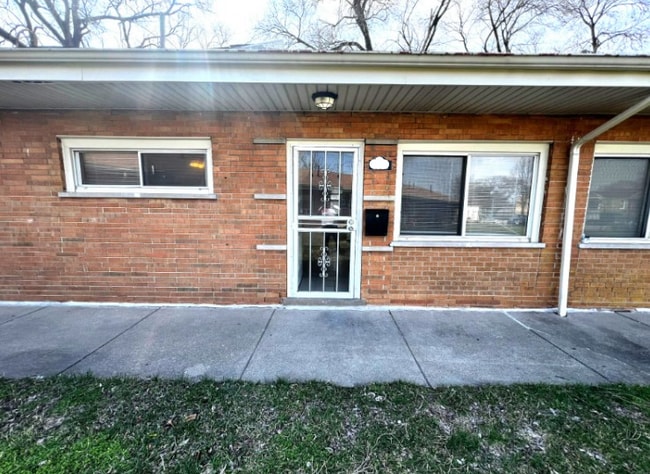 Building Photo - 9136 S Anthony Ave