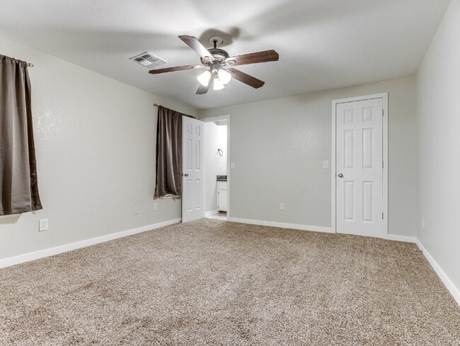 Building Photo - Super clean and updated!