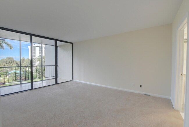 Building Photo - 6797 Willow Wood Dr
