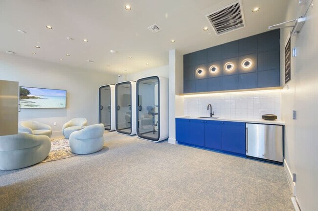 Building Photo - 580 72nd St