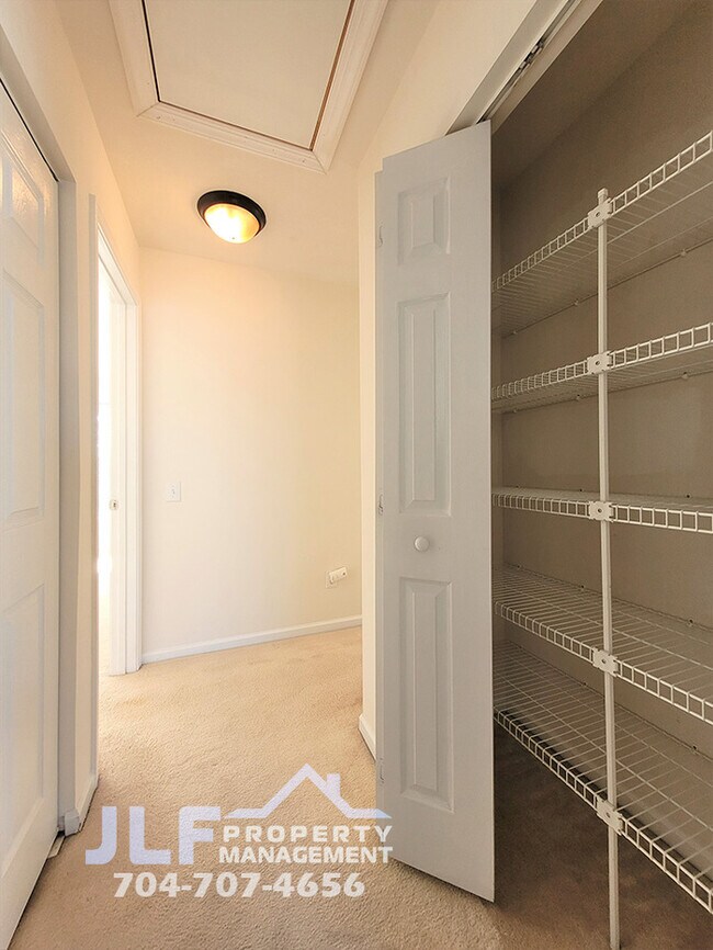 Building Photo - Great 3/2.5 Home in Sought After Charlotte...