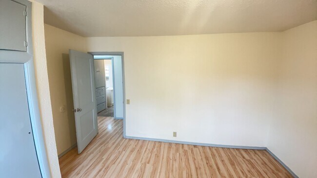 Building Photo - 577 NW T St