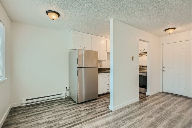 Building Photo - Renovated, Centrally Located 1 Bedroom in ...