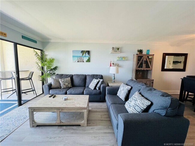 Building Photo - 10102 S Ocean Dr