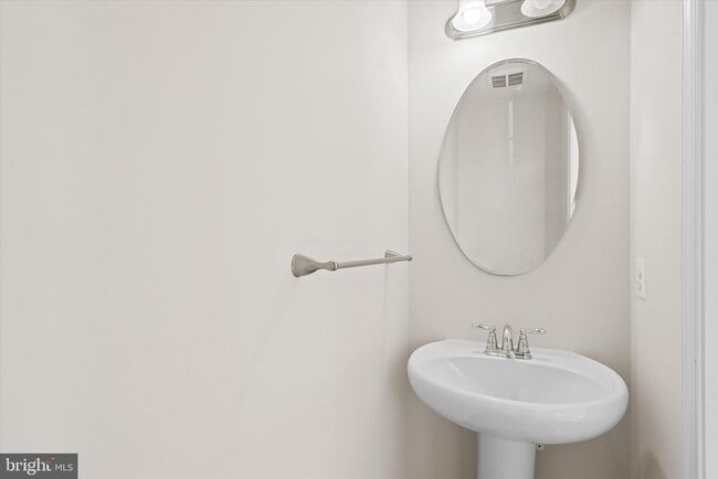 Building Photo - 4382 Daisy Reid Ave