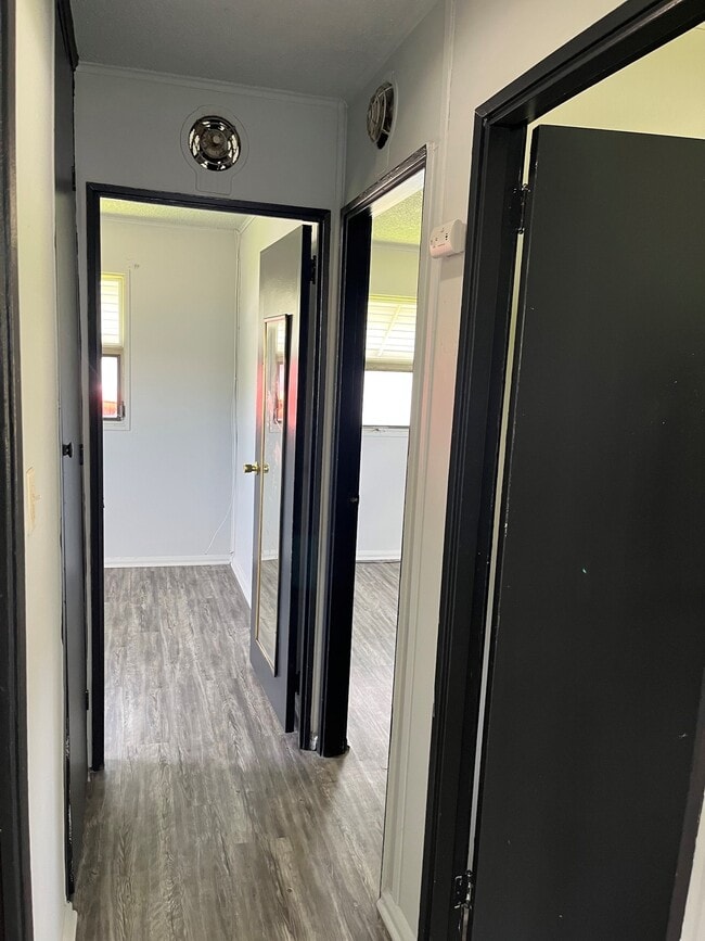 Building Photo - 206 Lindenwood-