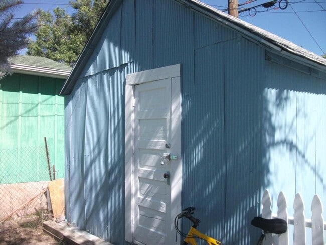 Building Photo - 2220 W Kiowa St