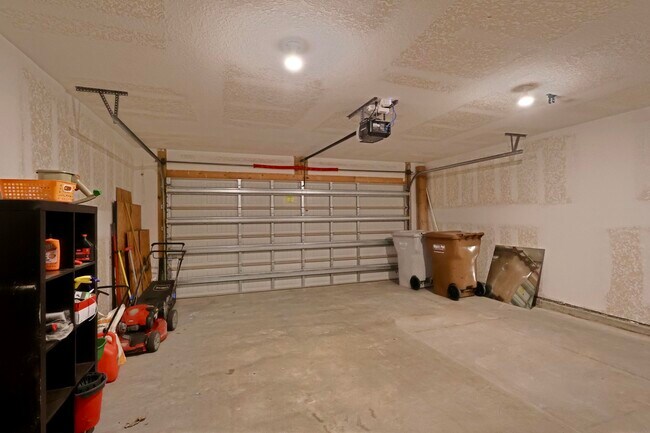 Building Photo - 6114 Redberry Dr