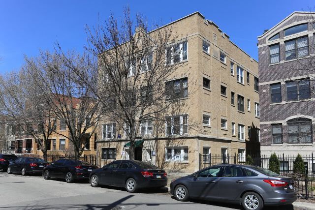 Primary Photo - 821 W Waveland Ave
