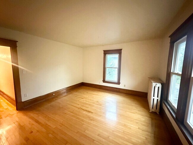 Building Photo - Spacious 3-Bedroom w/ Sundeck & In-Unit La...