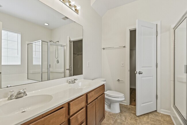 Building Photo - 465 Green Park Ln