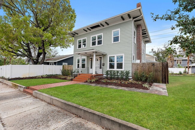 Building Photo - 134 22nd Ave N