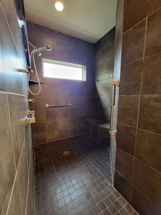 Building Photo - Contemporary Home in Woodlawn Terrace