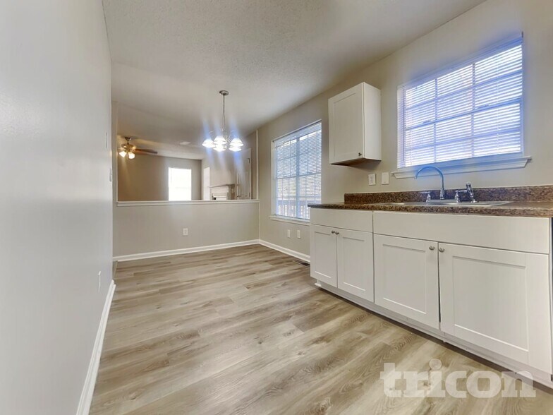 Building Photo - 6260 Phillips Lake Way
