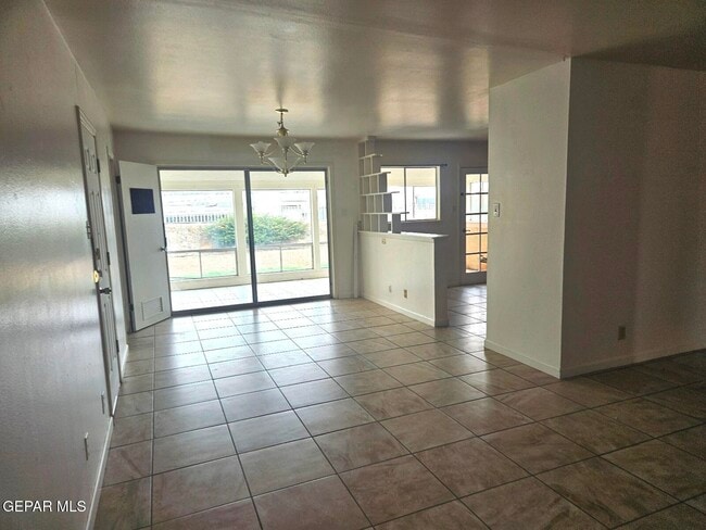 Building Photo - 3411 Garnet Dr