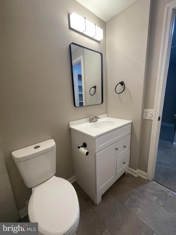 Building Photo - 5005 Vane Ct