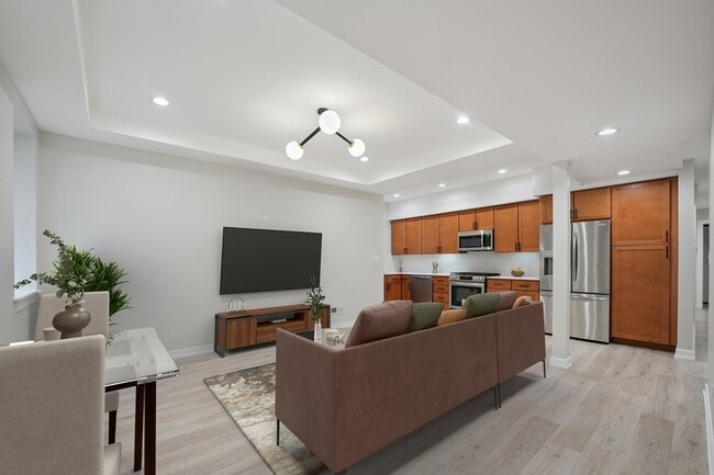 Building Photo - 1635 W Warren Blvd