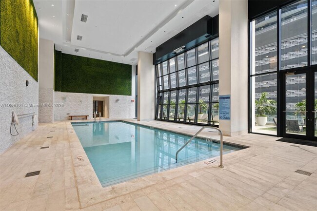 Building Photo - 1010 Brickell Ave