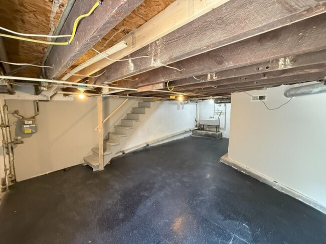 Building Photo - 422 N East Ave