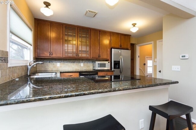 Building Photo - Coming Soon Sellwood-Moreland Two story, 3...