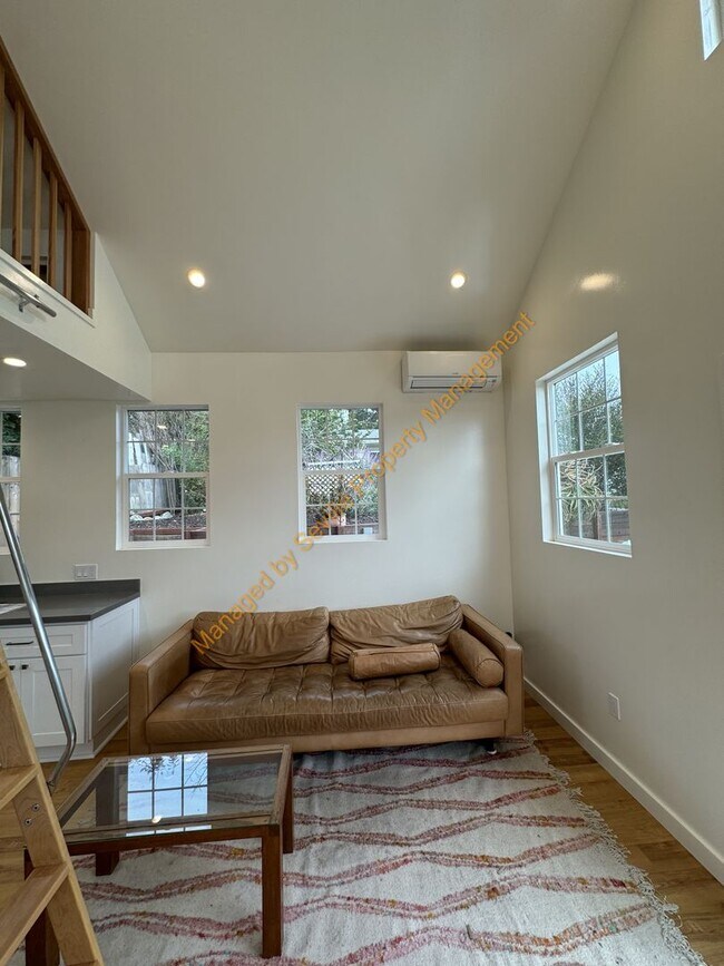 Building Photo - CHARMING 2 BEDROOM /1 BATHROOM HOME W/LOTS...