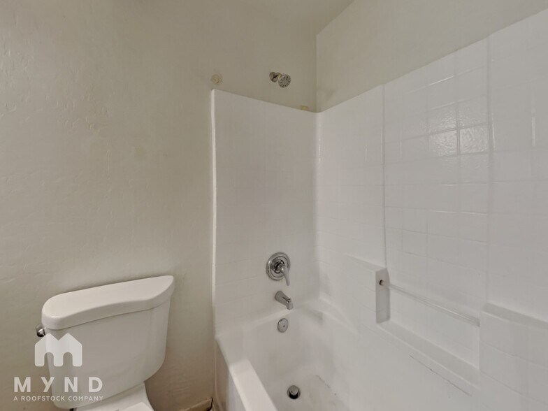 Building Photo - 7922 W Whyman Ave